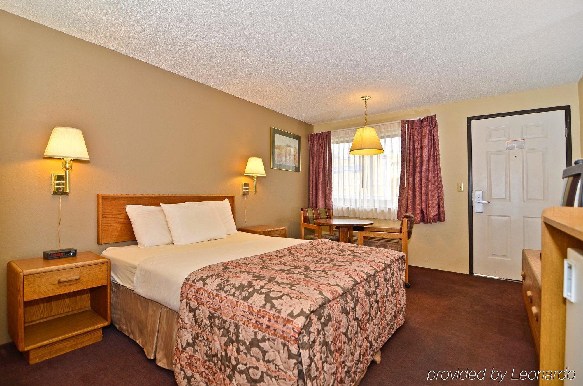 Sunset Inn - John Day Room photo